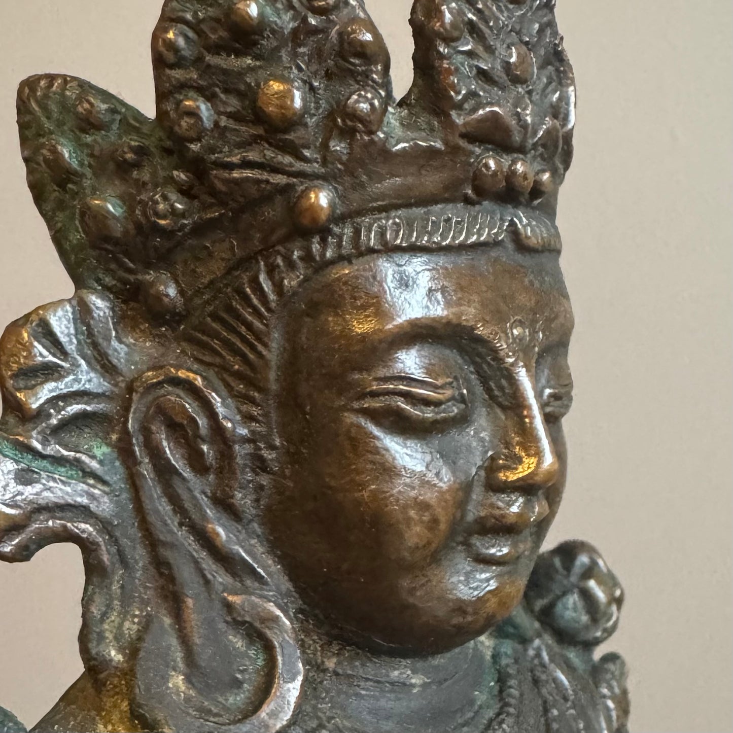 Antique believed to be from the 19th century. A remarkable bronze statue of Tara, the cherished Bodhisattva of Tibetian Buddhism, dating back to the 19th century. Tara is a symbol of compassion and protection, and there is a quiet strenght to her presence that makes this statue truly special. It is in great antique condition and features a beautiful patina thats hard to come by. The attention to detail is impressive, and its clear this was created with care. Tara statues are often treasured for their calmin